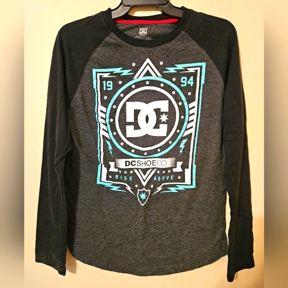 DC SHOES black and gray long-sleeved t-shirt size Small